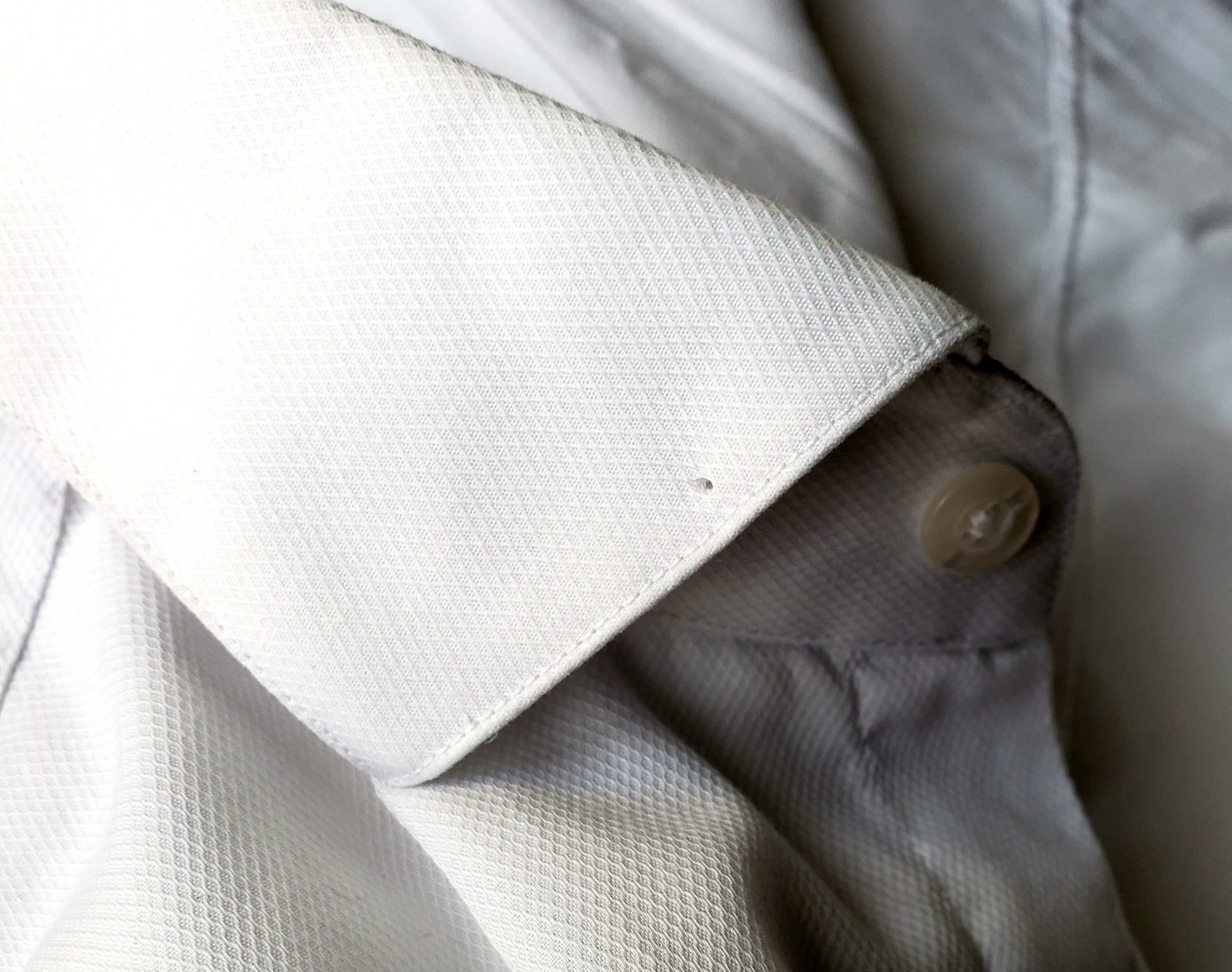 The Complete Guide To Wearing A Collar Pin (and How A Collar Bar And ...